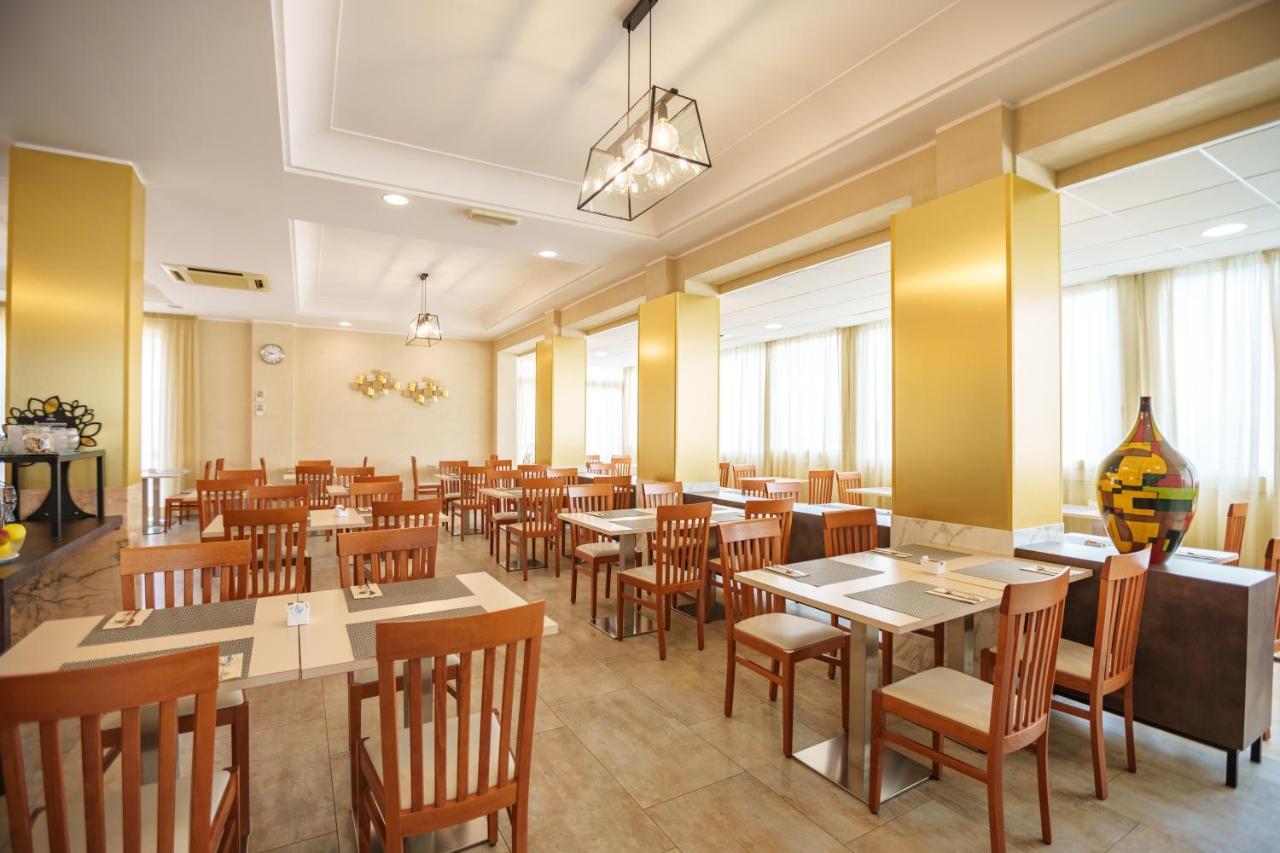 Hotel Rex רימיני מראה חיצוני תמונה